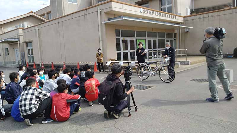 写真：4月からスタートする通学用自転車シェアリング事業の自転車が、新一年生に貸し出されました。の写真2