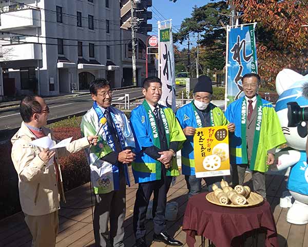 写真:	レンコンのトップセールスで、仙台に来ています。テレビ2局に出演して、目一杯PRしてきました。の写真