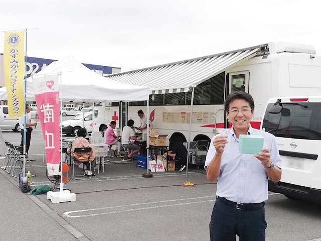 みやじま謙の献血支援活動の写真、茨城県かすみがうら市の市長選挙に立候補を表明しました。